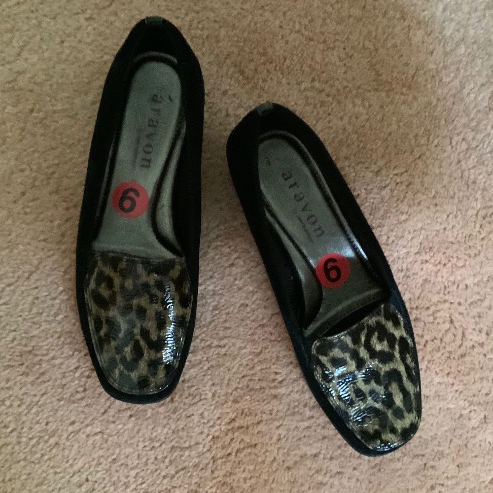 Aravon suede loafers